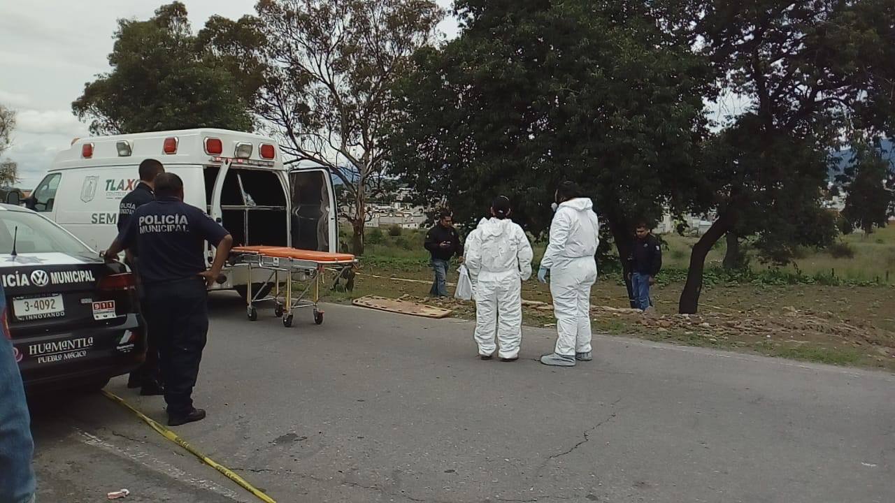 Encuentran hombre muerto en canal de Huamantla